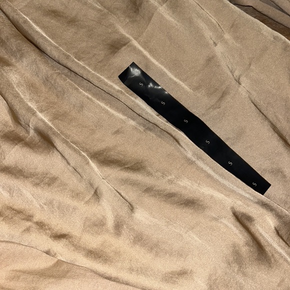 NEW - Gold Blouse - Banana Republic - Picture 3 of 3